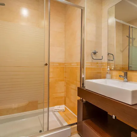 Modern With Pool, Jacuzzi And Gym #1984