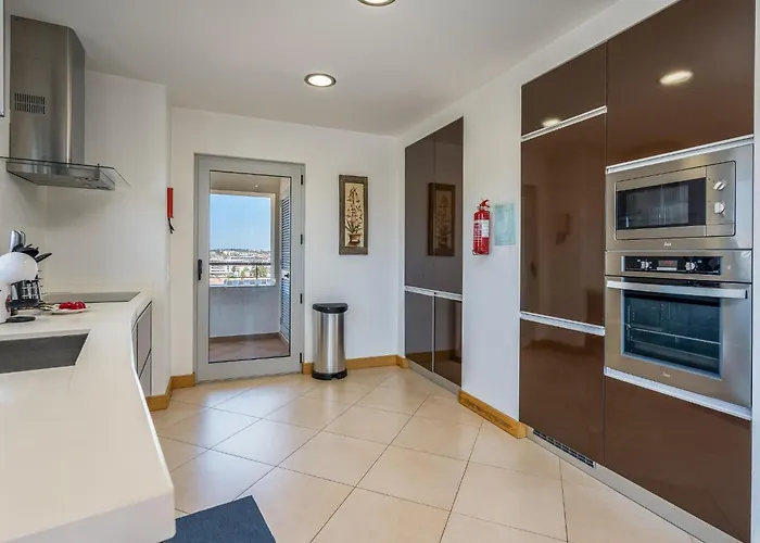 Lägenhet Modern With Pool, Jacuzzi And Gym #1984 Lagos