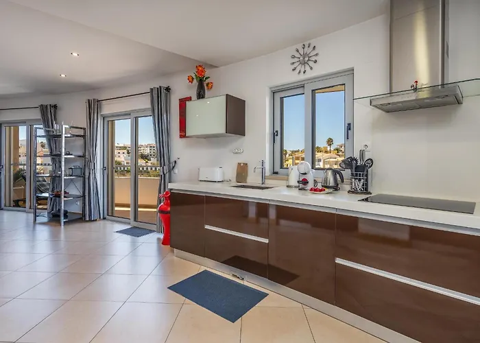 Modern With Pool, Jacuzzi And Gym #1984 * Lagos